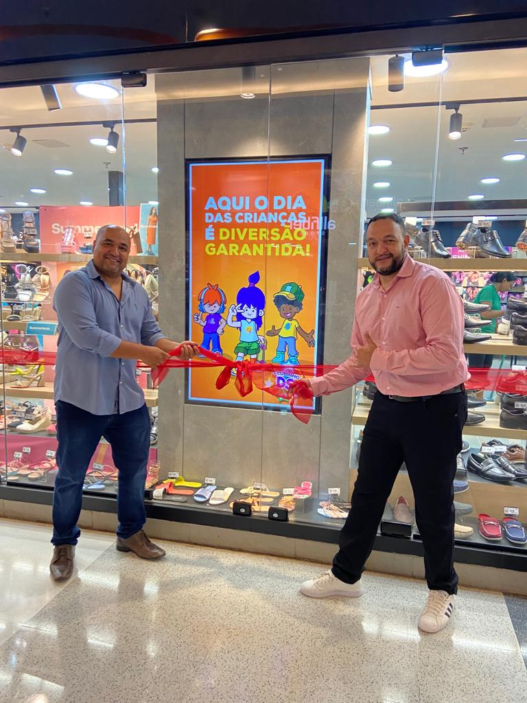 Ismael Abreu e Eliel Abreu na inauguração da loja da Di Santinni, em Roraima. Foto: Divulgação