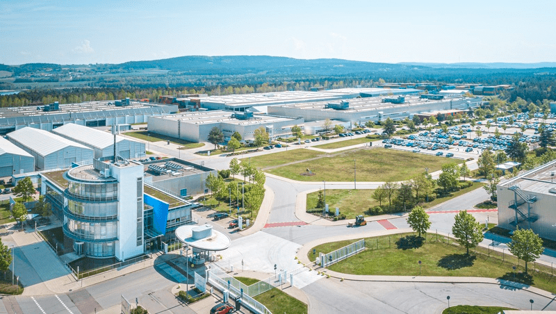Edifício construído na década de 1980 como instalação de reprocessamento para simbolizar o futuro elétrico da unidade de Wackersdorf