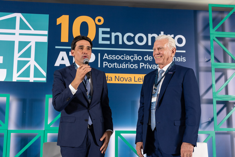 Ministro de Portos e Aeroportos, Costa Filho, ao lado do diretor-presidente da ATP, Murillo Barbosa, durante o 10º Encontro ATP