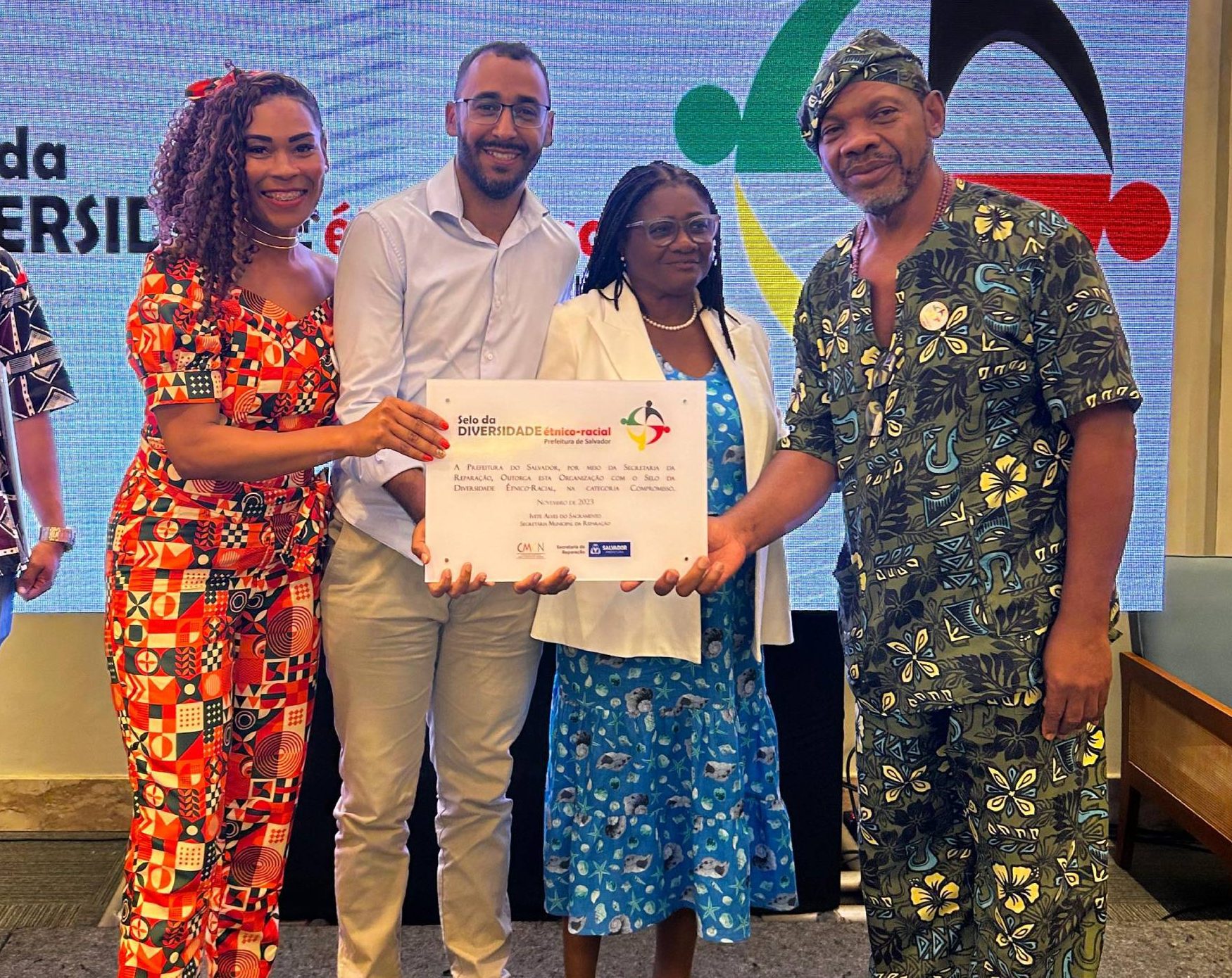 Representantes da Bracell receberam o selo das mãos da titular da Semur, a secretária Ivete Sacramento/ Foto: Acervo Bracell