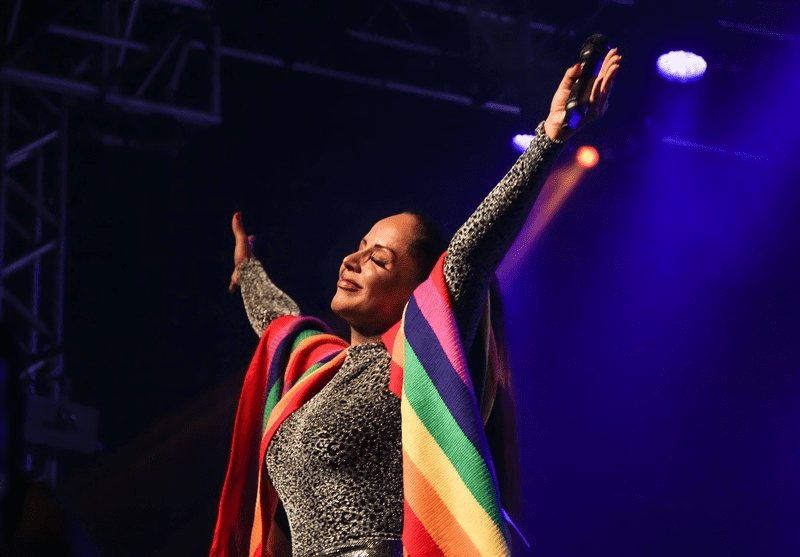 A cantora Carla Cristina, que liderou a banda As meninas, também está confirmada na 7ª edição do Bloco Califórnia - Foto: Divulgação