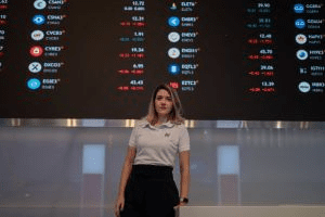 Assistente de IA da B3 responde às perguntas dos brasileiros sobre como começar a investir