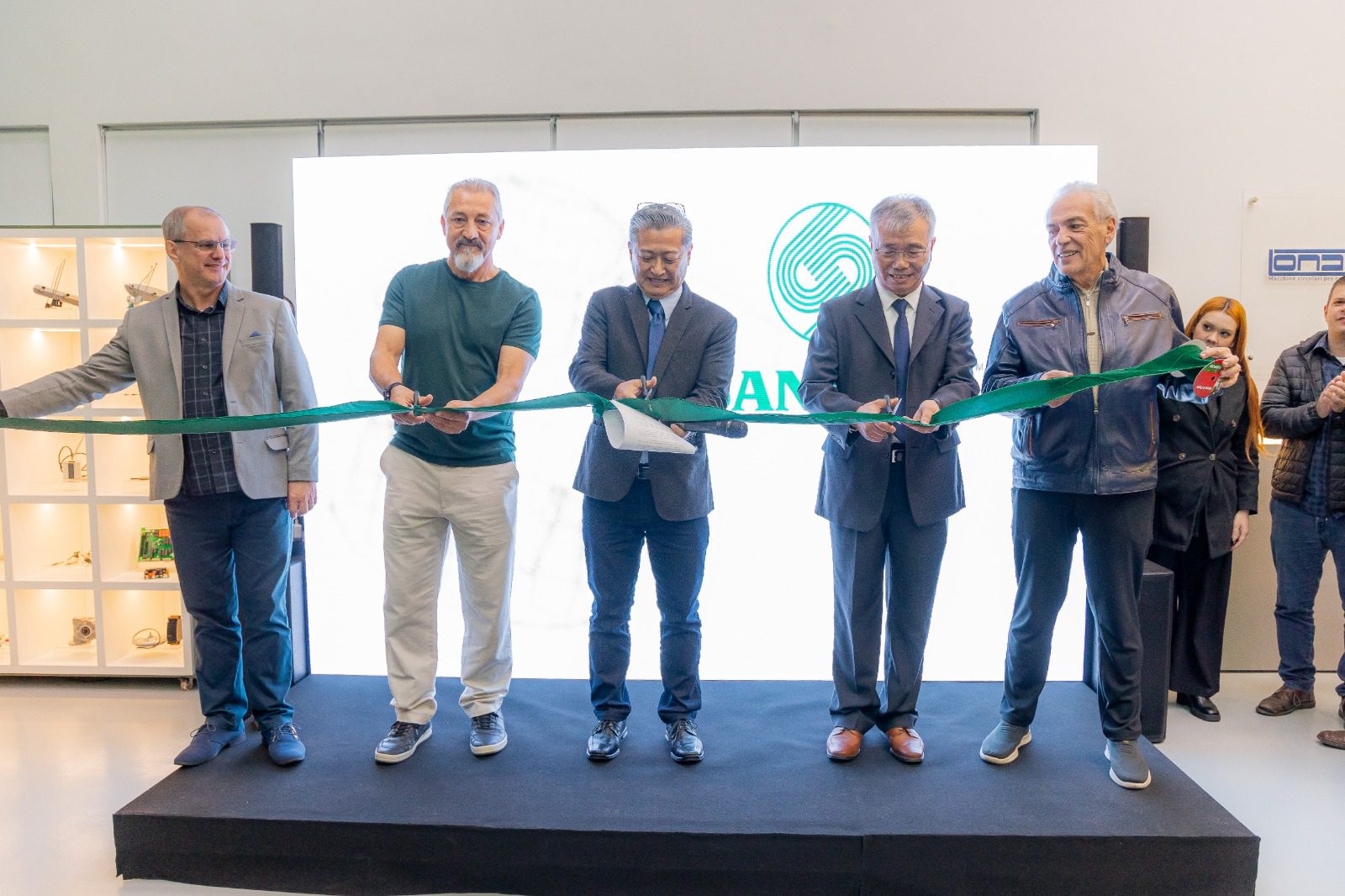 Santoni reforça expansão global com inauguração de loja em São Paulo