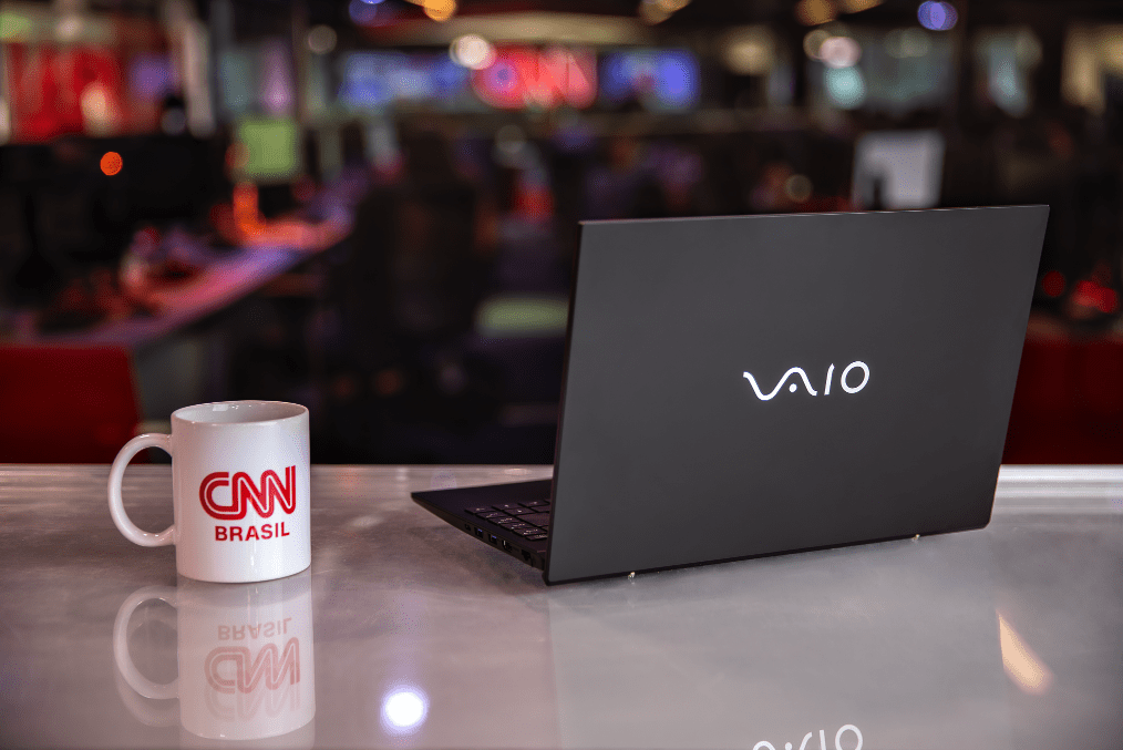 Positivo Tecnologia firma parceria com CNN Brasil para uso de produtos VAIO na emissora 
