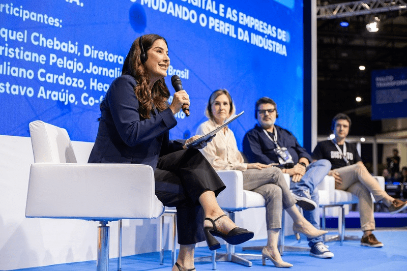 Na manhã desta terça-feira (22), Christiane Pelajo mediou painel com especialistas do setor sobre a transformação digital na indústria e como as empresas de tecnologia têm mudado o perfil da indústria, na primeira edição da MIEXPO - Créditos: Jaine Rodrigues