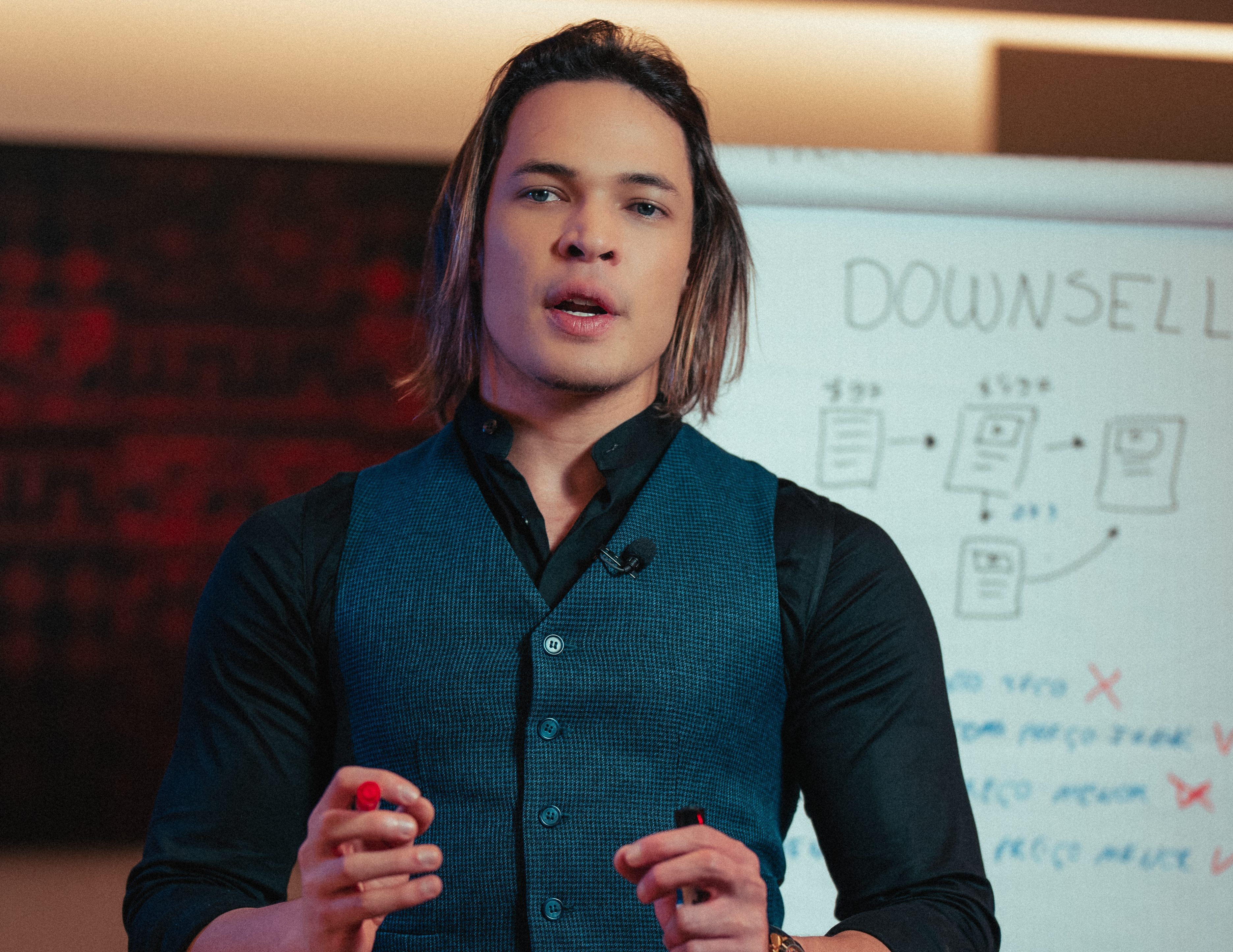 Thiago Finch destaca a importância da identidade, consistência e coerência no posicionamento digital