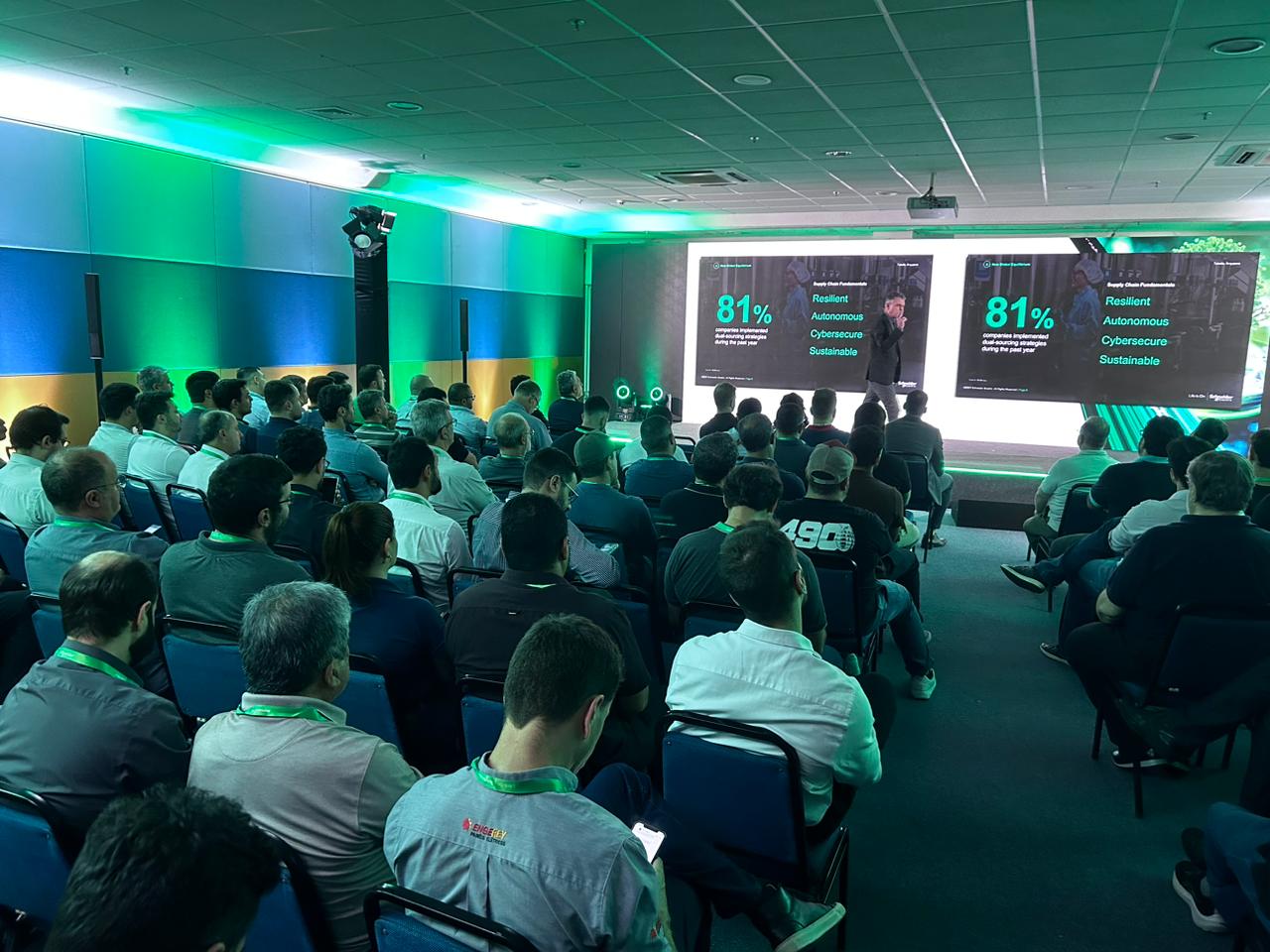 "ChatGPT consome dez vezes mais energia", diz vice-presidente da Schneider sobre a importância da energia limpa para um futuro cada vez mais conectado