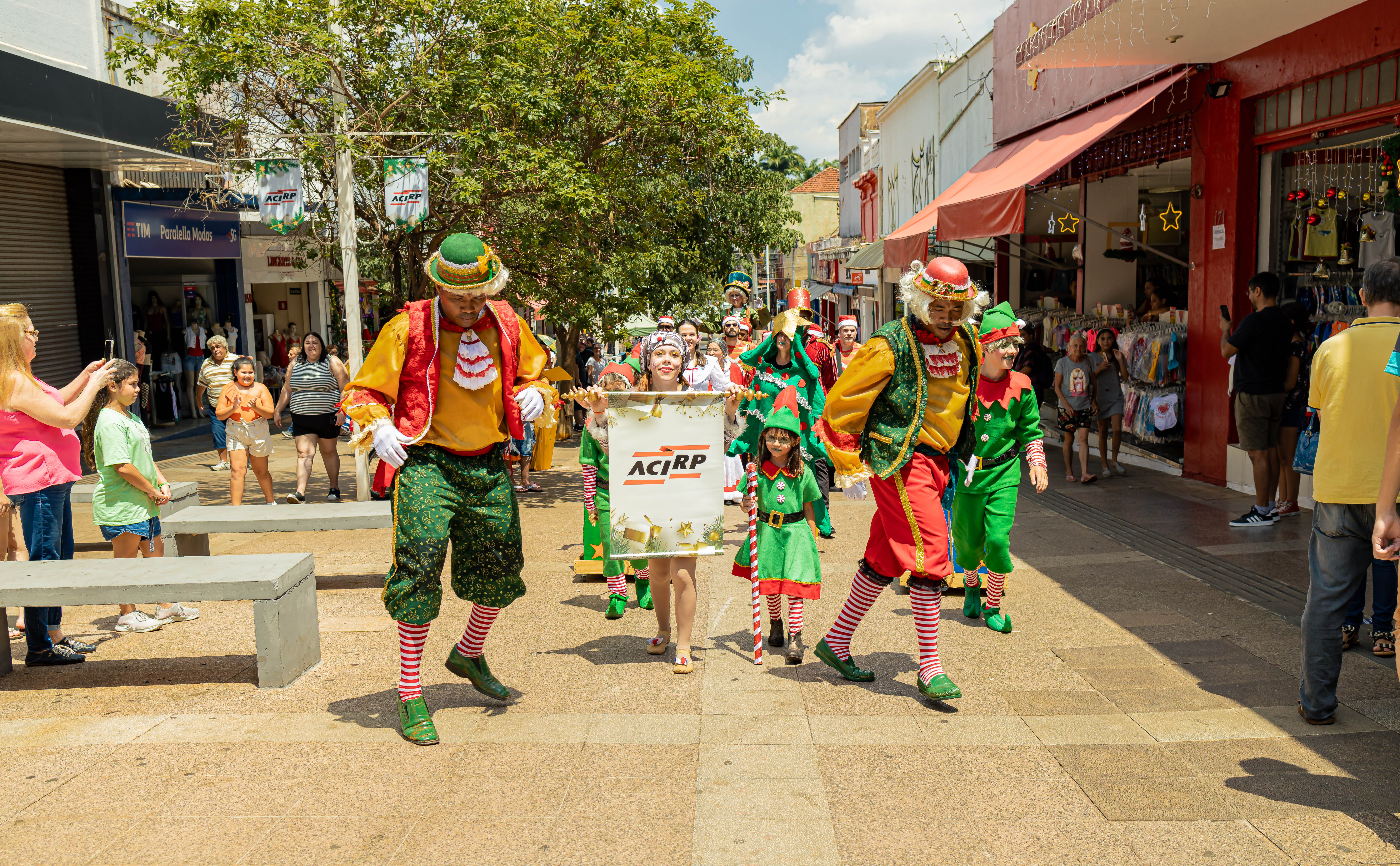 Fábrica de Retratos Chegada do Papai Noel será com uma Parada de Natal, neste sábado (30/11), a partir das 10h, na região Central de Ribeirão Preto