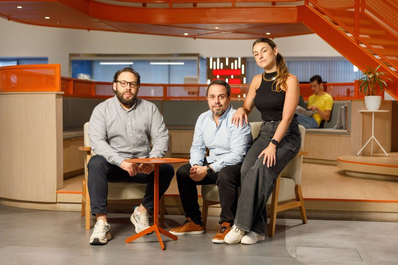 Os sócios Thiago Yaak, Rafael Sasso, Luiza Caram e Odair Mofato estão à frente da startup. Créditos: Marcos Samerson