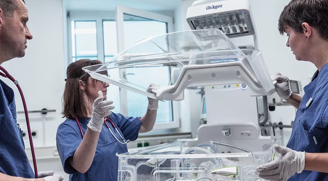 UTI neonatal: 5 tecnologias inteligentes da Dräger para apoiar famílias e equipes de saúde no cuidado a bebês prematuros