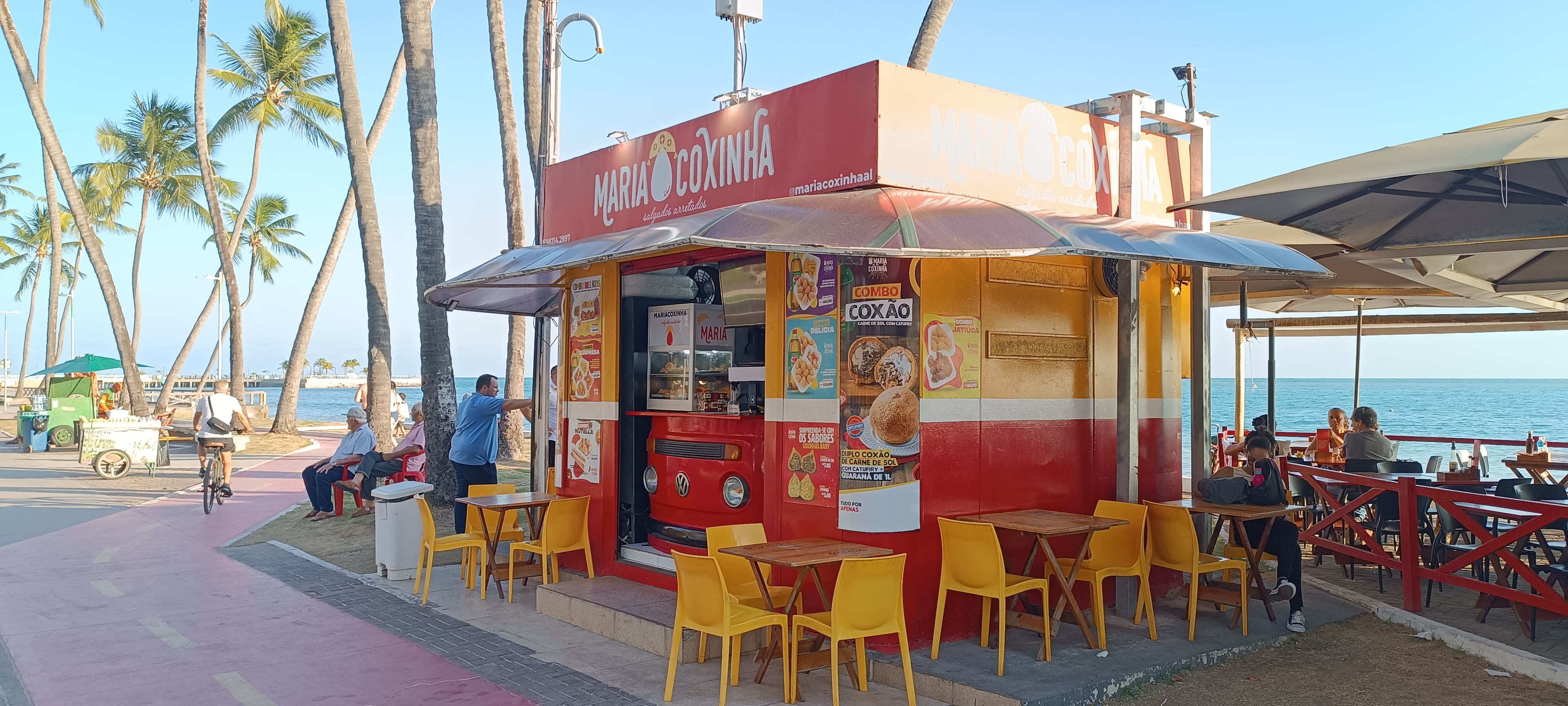 Com aporte de R$2 milhões, rede Maria Coxinha se junta a Loucos por coxinha, que atinge a marca de 100 unidades.