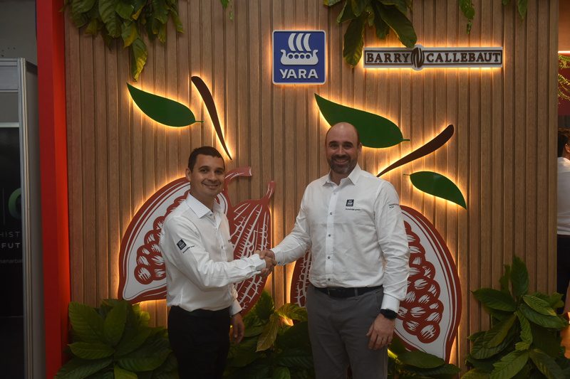 Thiago Santos, diretor de Originação e Sustentabilidade da Barry Callebaut (esq.) e o Marcelo Altieri, presidente da Yara Brasil. Crédito: Yara/Divulgação