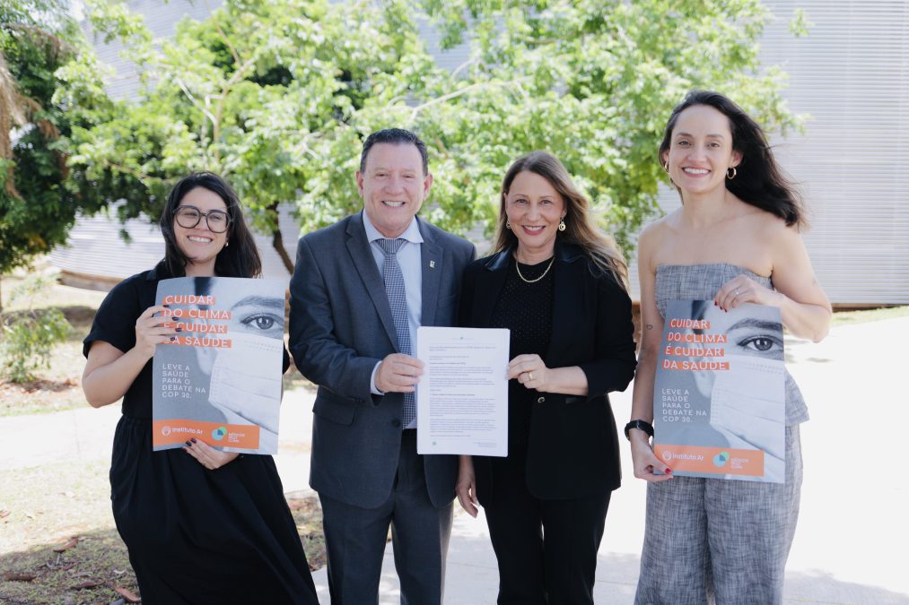 Organizações entregam carta pela saúde no centro da ação climática à enviada especial da COP30