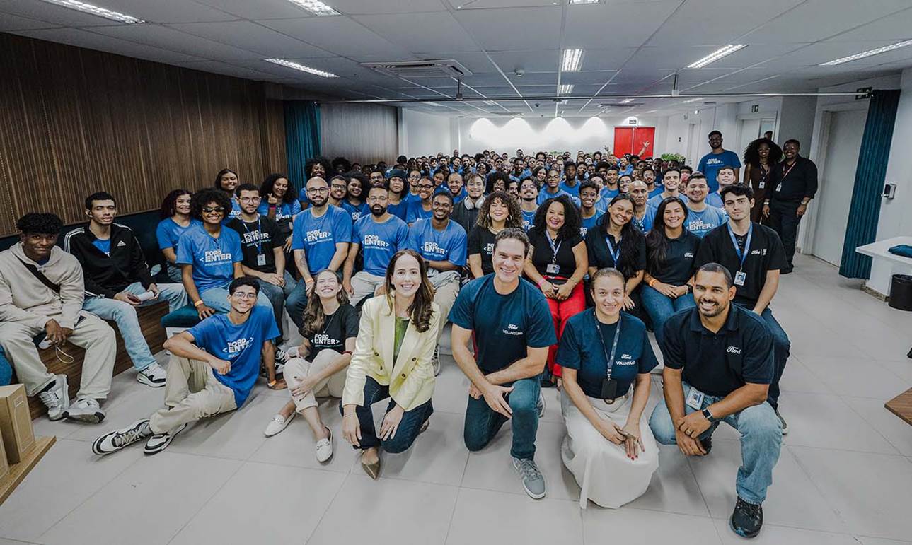 Alunos do Ford Bahia visitam centro de tecnologia da Ford