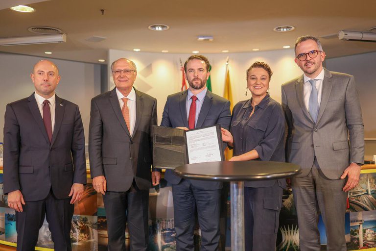 Formalização do empréstimo de R$ 2,5 bilhões foi assinada nesta segunda-feira (13) - Foto: Eduardo Oliveira/MPor