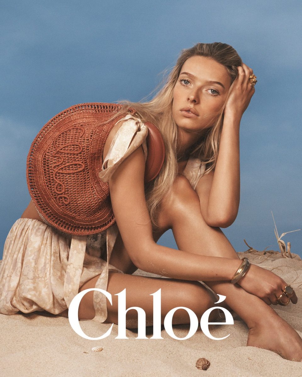 Campanha Chloé À La Plage 2026 com Apple Martin em cenário praiano onírico